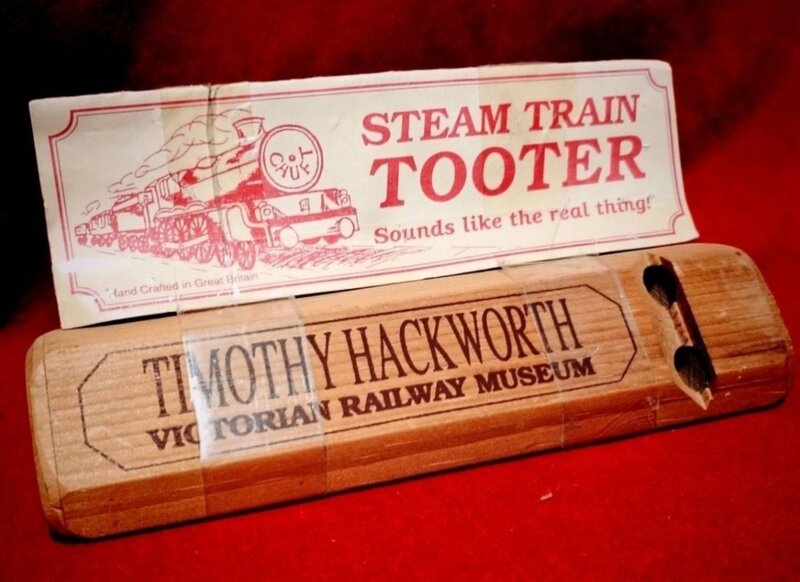 Fluier copie victoriana ce imita sunetul locomotivelor cu abur
